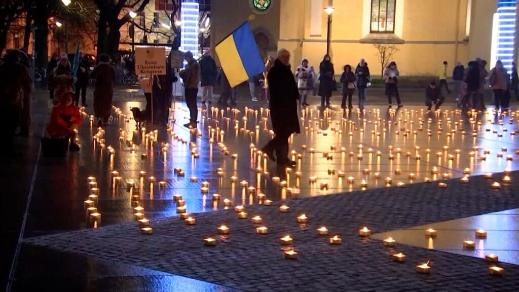 Video. 1,000 candles lit in Tallinn and Riga in solidarity with Ukraine