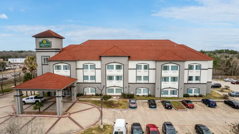 La Quinta Inn & Suites by Wyndham Pearland in Pearland, Texas for Sale with New Price of $4,950,000