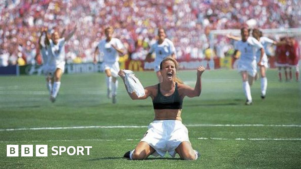 Brandi Chastain celebrates after scoring the winning penalty kick against China