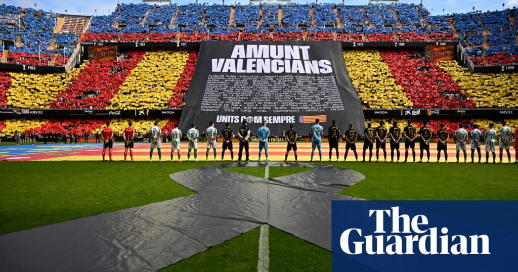 ‘What we play for’: Valencia reunited as Mestalla mourns its flood victims | La Liga