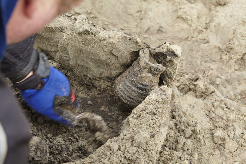 Who Lived in Early Medieval Flanders? DNA Reveals the Answer