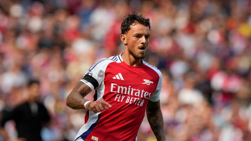 Arsenal's Ben White in action during the English Premier League soccer match between Arsenal and Wolverhampton Wanderers at Emirates Stadium in London, England, Saturday, Aug. 17, 2024. (AP Photo/Frank Augstein)