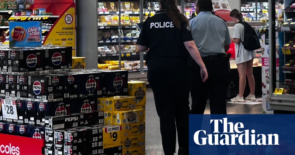 Coles to stop selling kitchen knives in supermarkets across Australia after Ipswich worker stabbed | Queensland