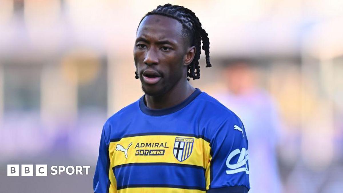 Woyo Coulibaly playing for Parma