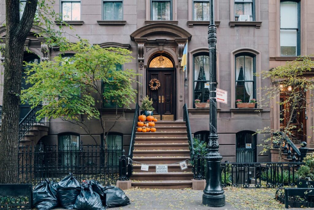 Carrie Bradshaw's Sex and the City apartment to be blocked by gate after stairs swarmed by fans