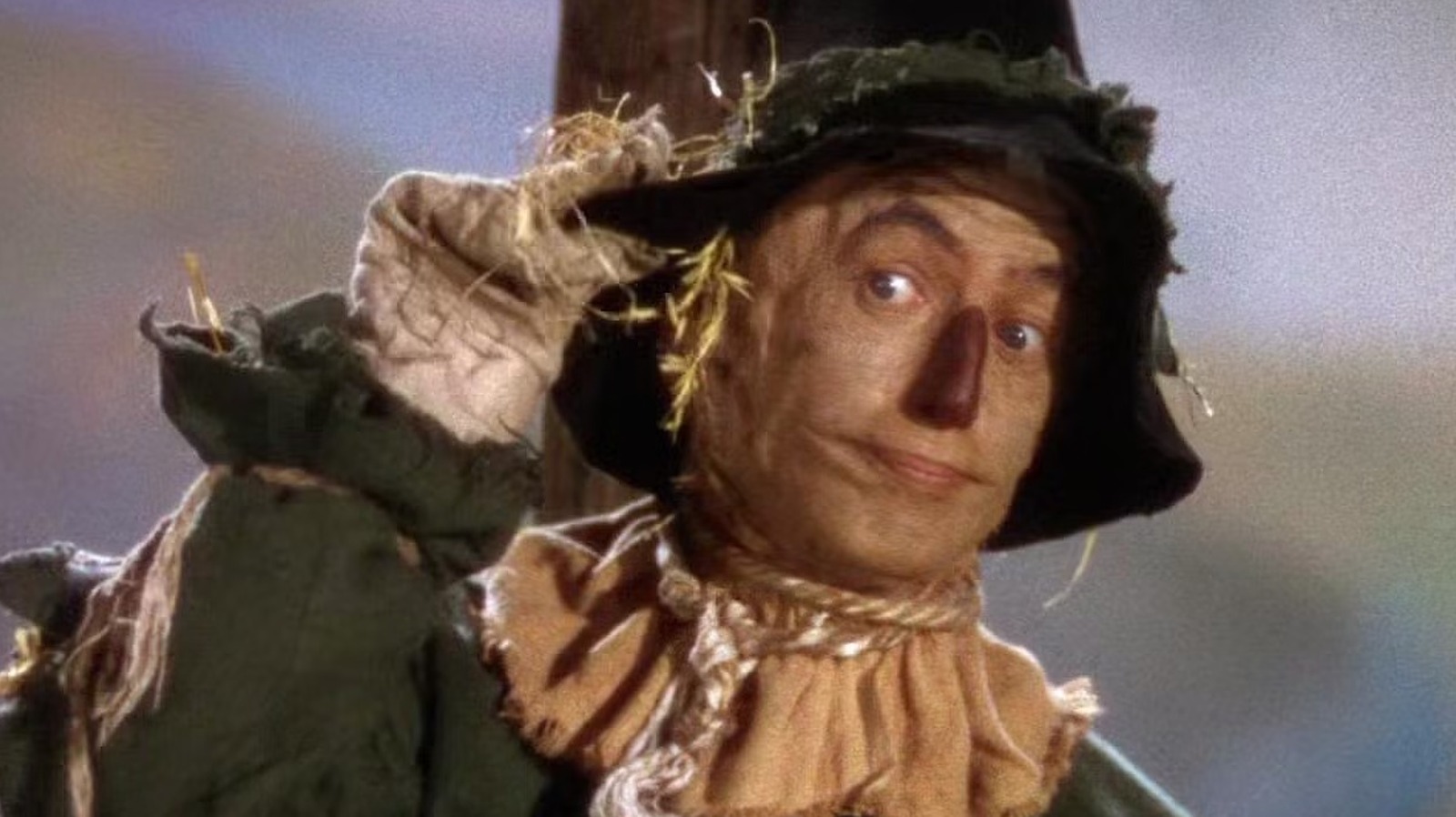 How Wicked's Fiyero Tigelaar Becomes The Scarecrow From The Wizard Of Oz