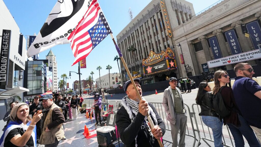 Video. Protesters disrupt Gal Gadot’s Walk of Fame ceremony