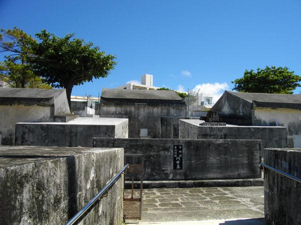 Communal Grave of Kochibara and Akahigibara Clans in Itoman, Japan