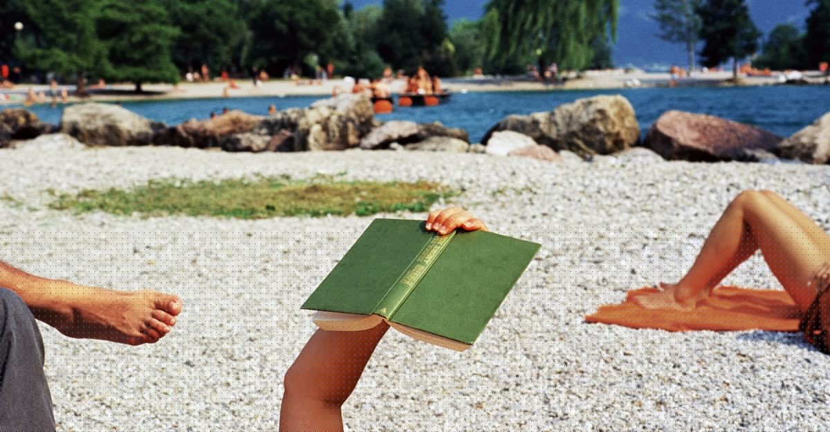 The Books Briefing: Take Your Book Outside